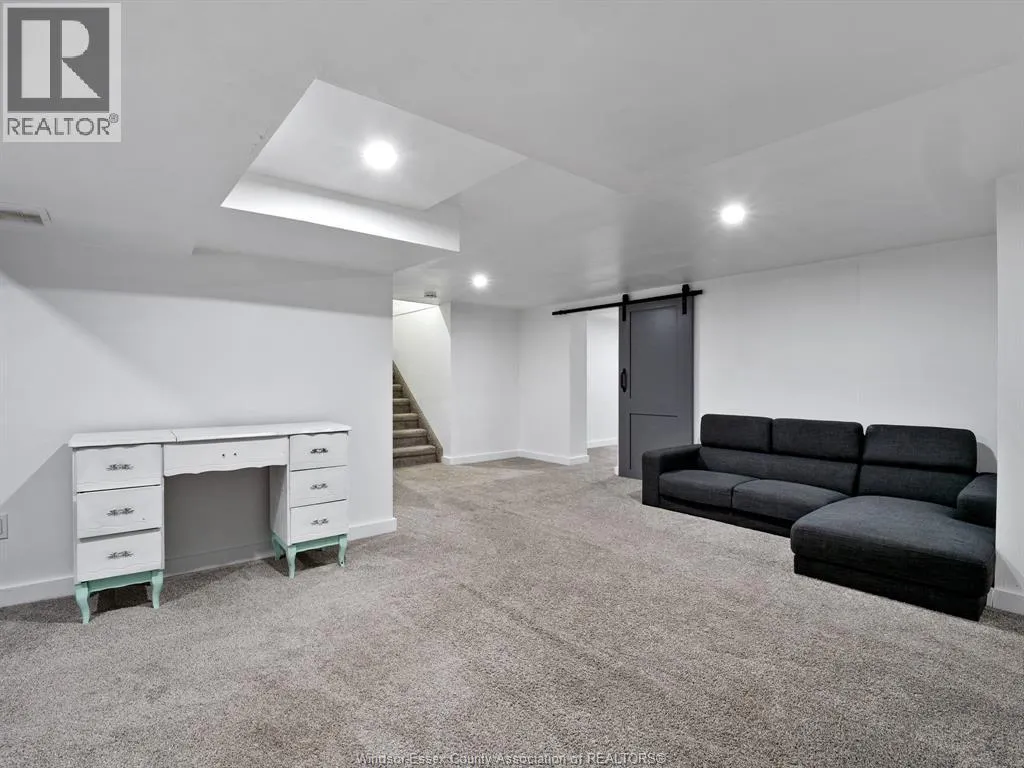 4325 ROSELAND DRIVE West