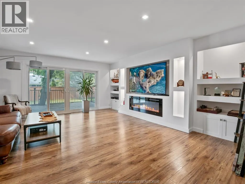 4325 ROSELAND DRIVE West