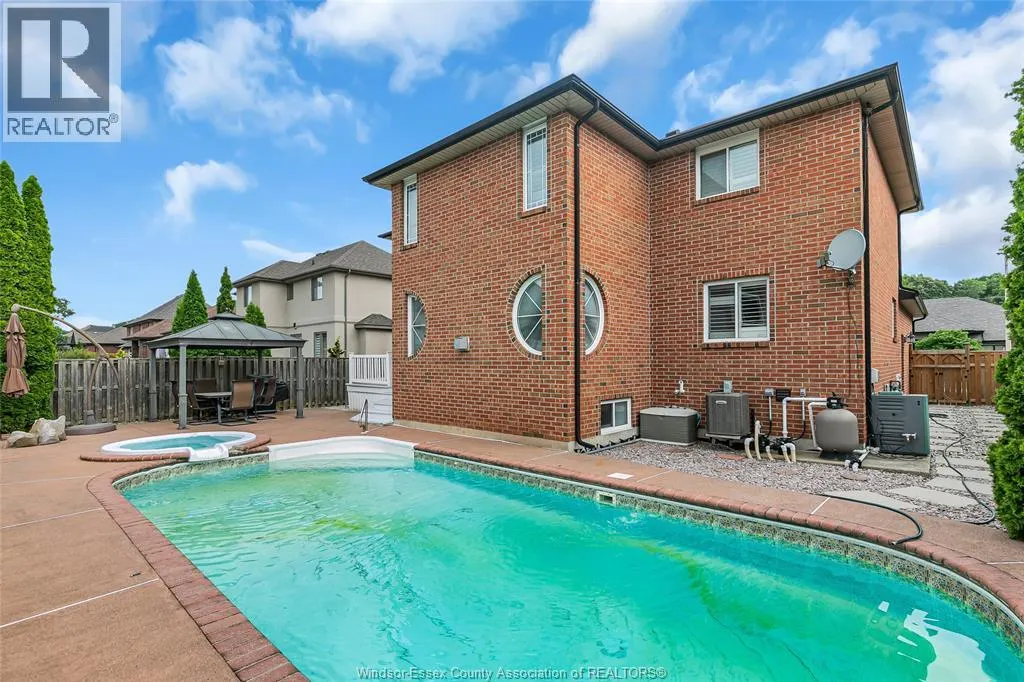 1435 MAPLE
