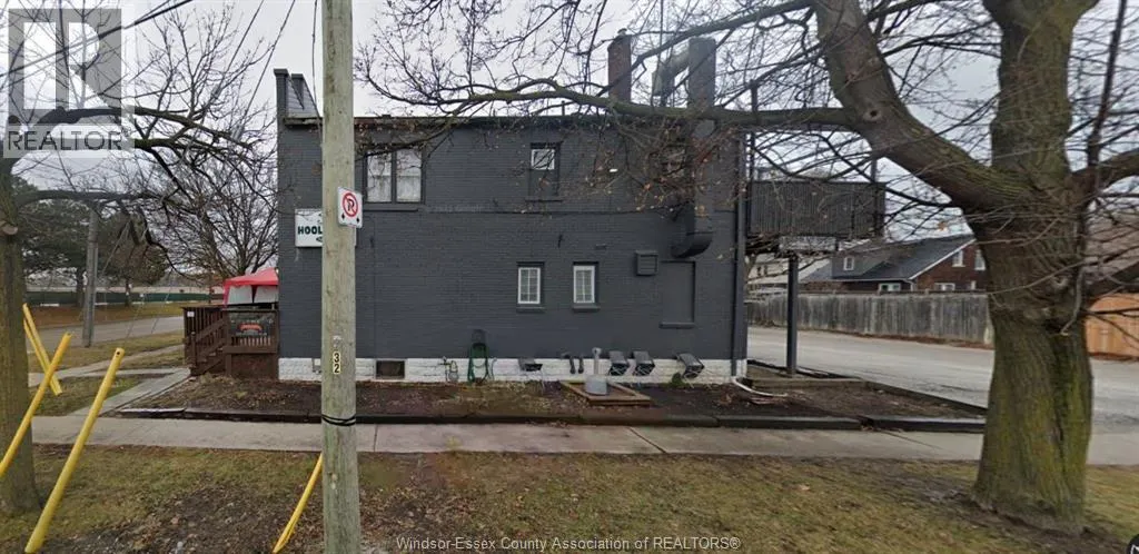1898 SHEPHERD STREET East