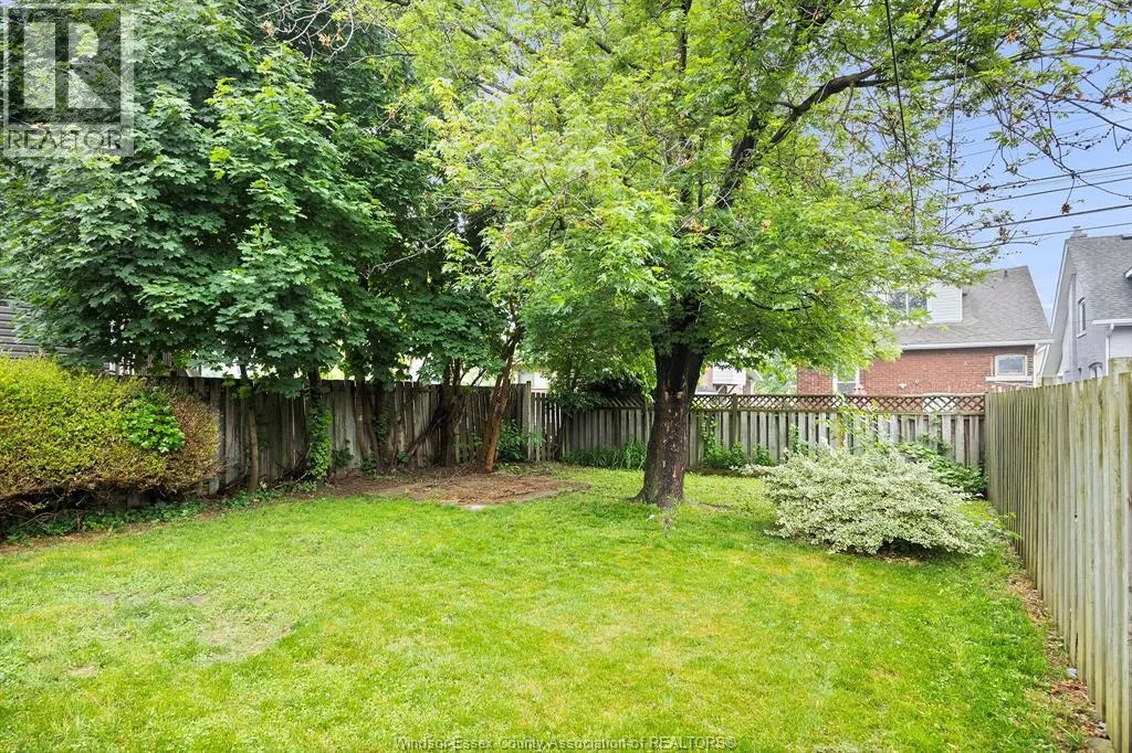 838 LAWRENCE