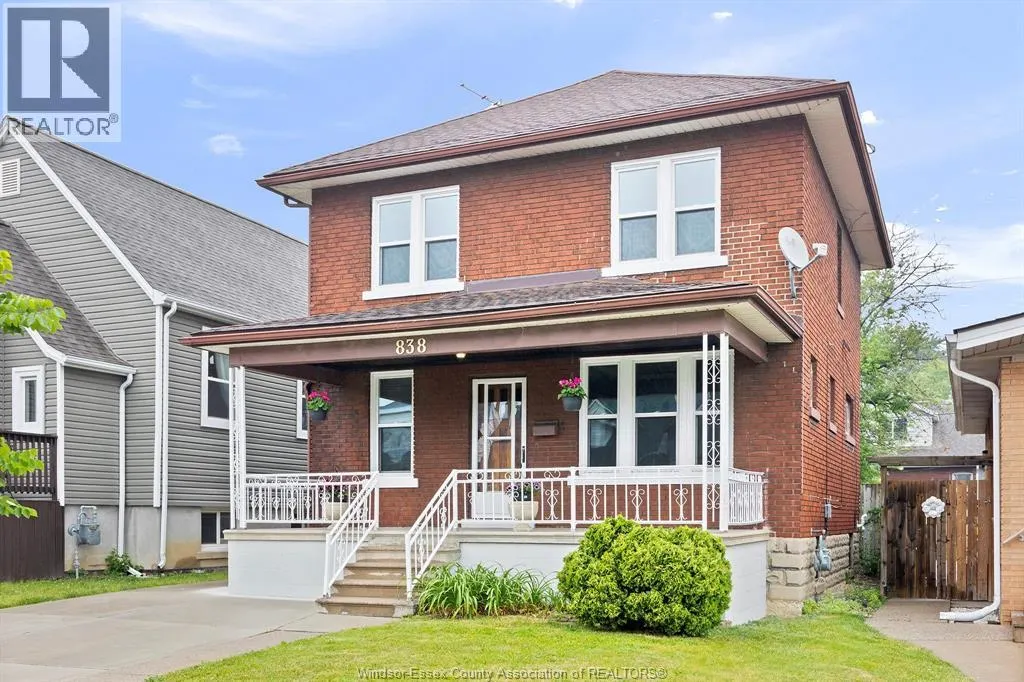 838 LAWRENCE