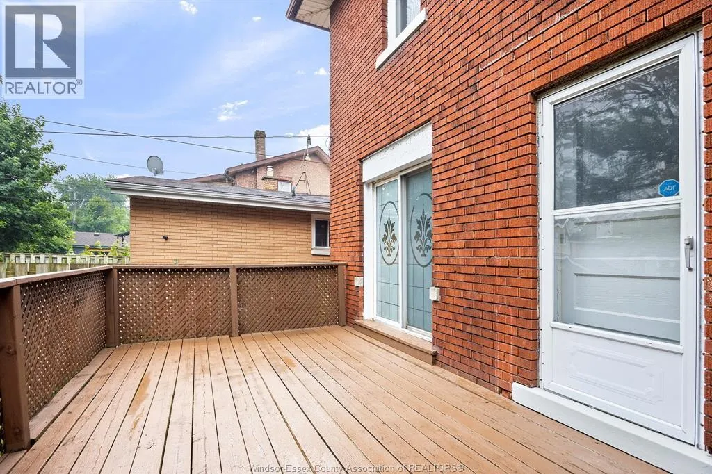 838 LAWRENCE