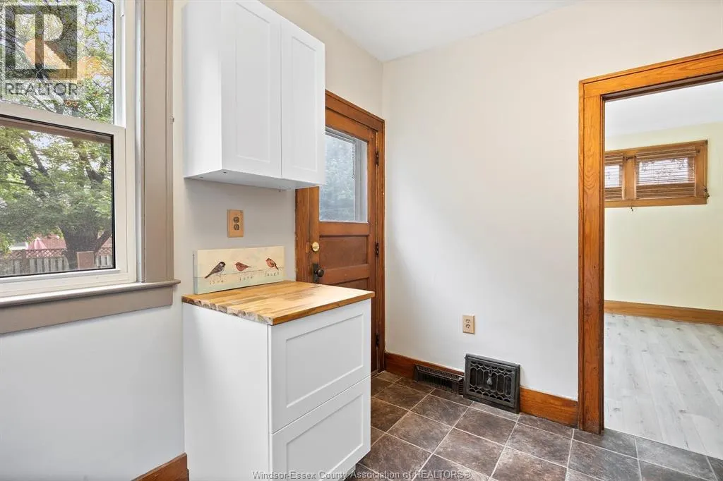 838 LAWRENCE