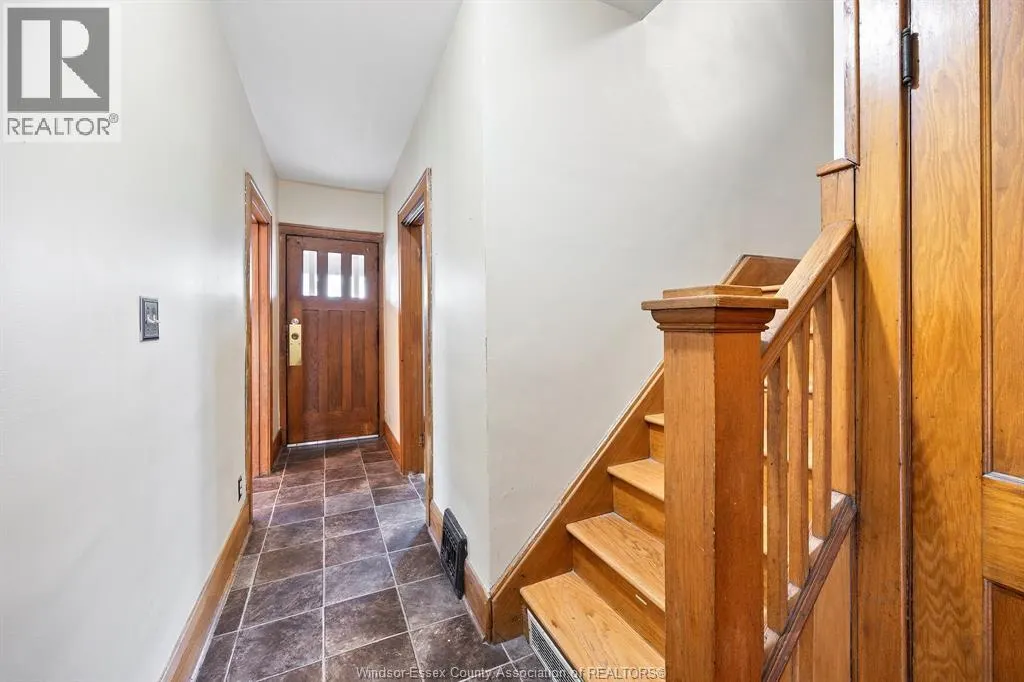 838 LAWRENCE