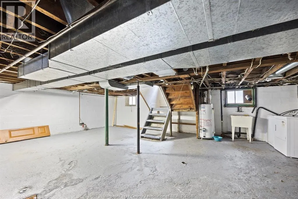 838 LAWRENCE