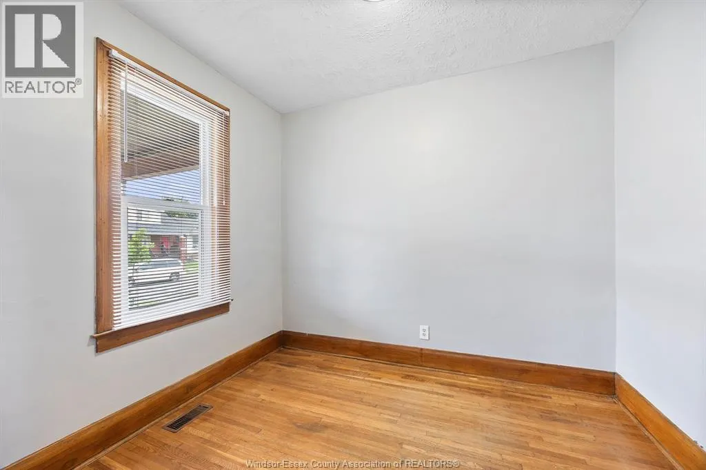 838 LAWRENCE