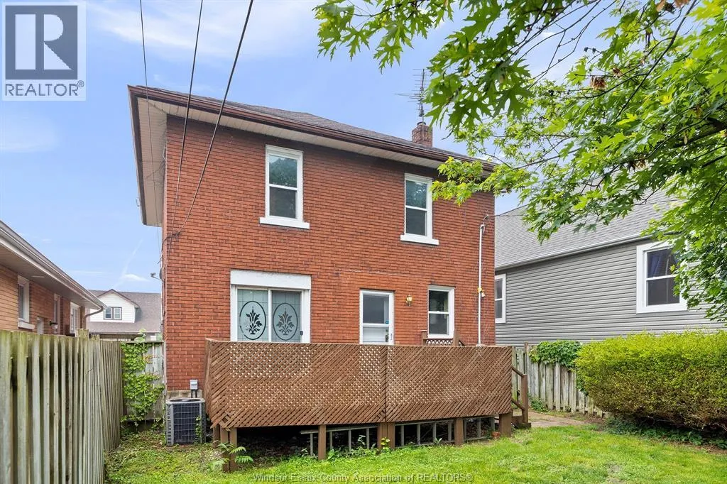 838 LAWRENCE