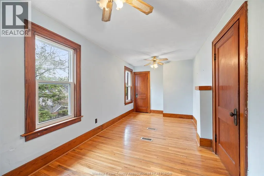 838 LAWRENCE