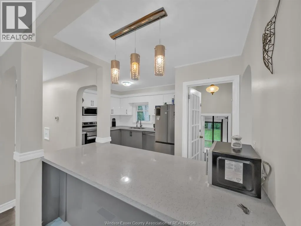1045 CABANA ROAD West