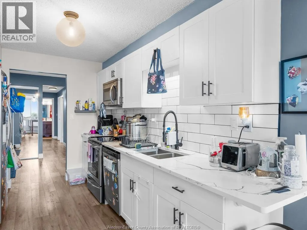 3636 Wyandotte STREET East Unit# 503