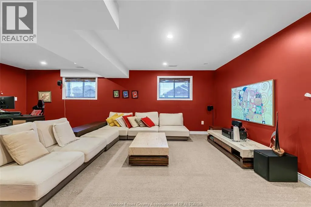 398 POPLAR DRIVE