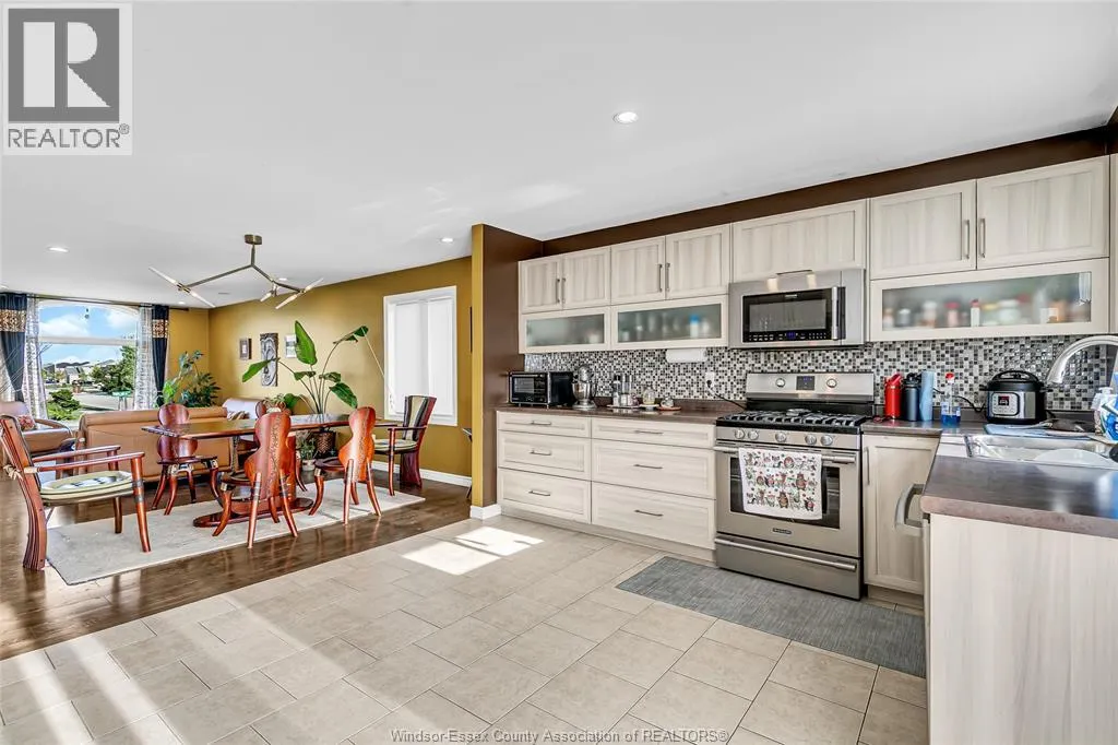 398 POPLAR DRIVE