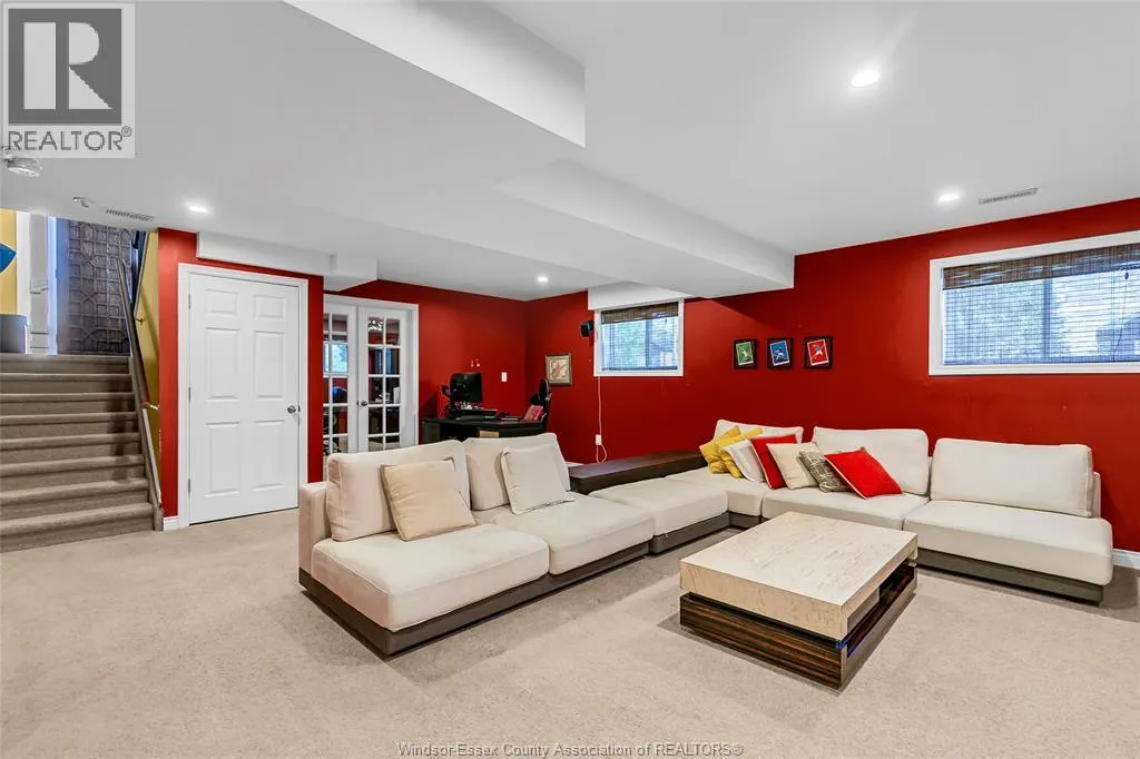 398 POPLAR DRIVE