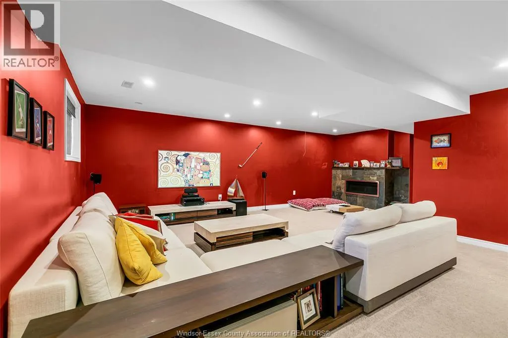 398 POPLAR DRIVE