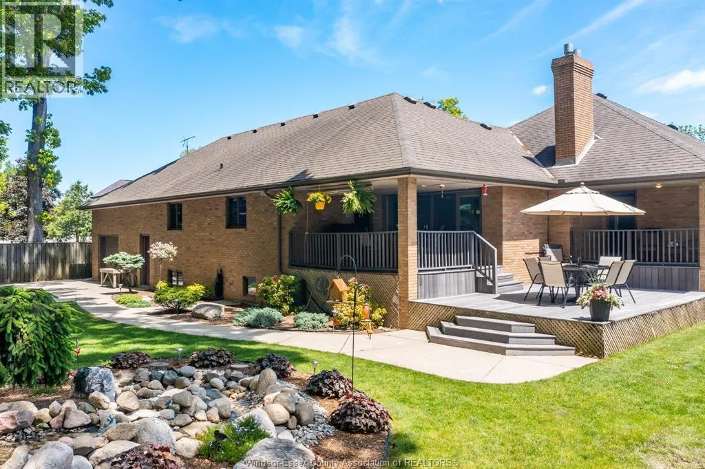 211 WOODLAND DRIVE
