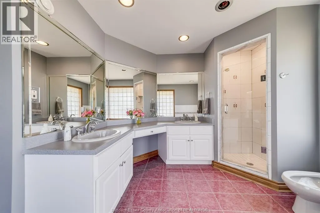 211 WOODLAND DRIVE