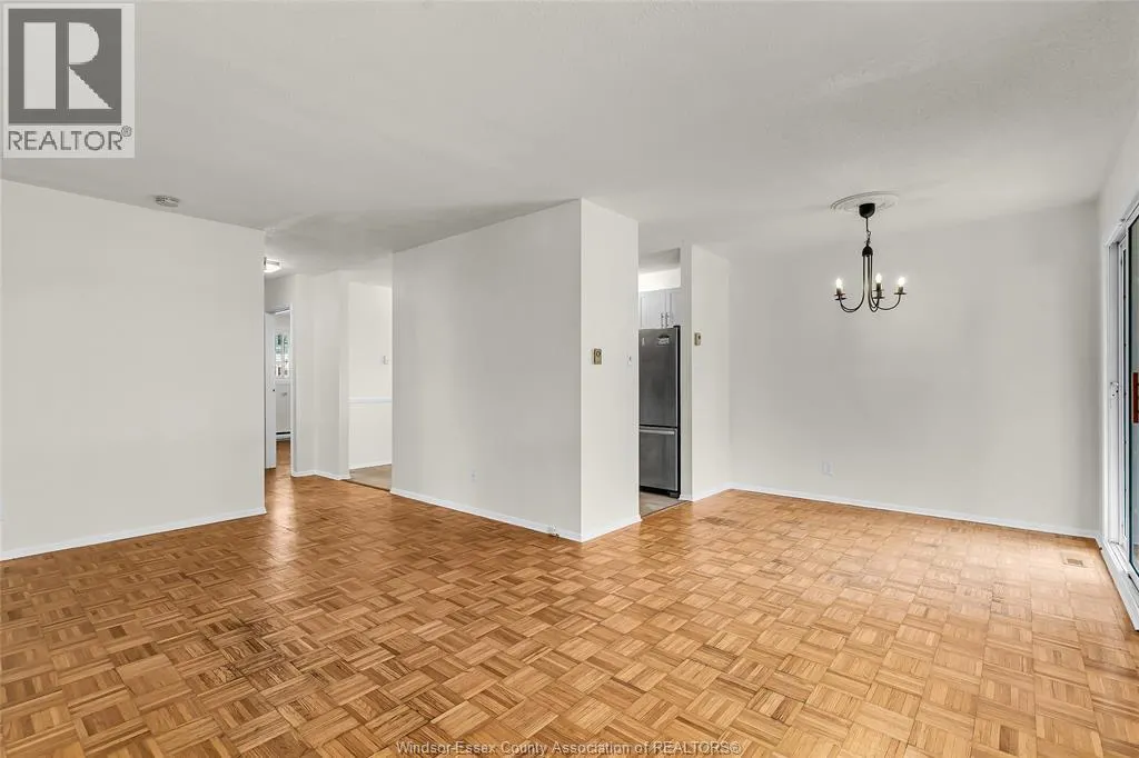 1366 BAYSWATER CRESCENT