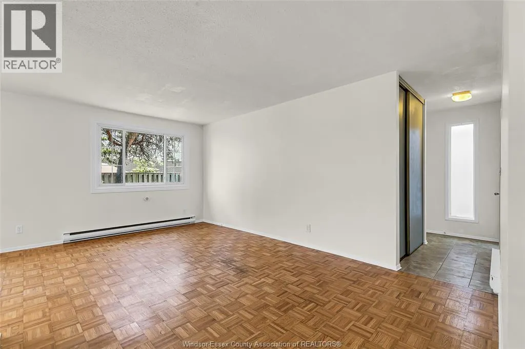 1366 BAYSWATER CRESCENT
