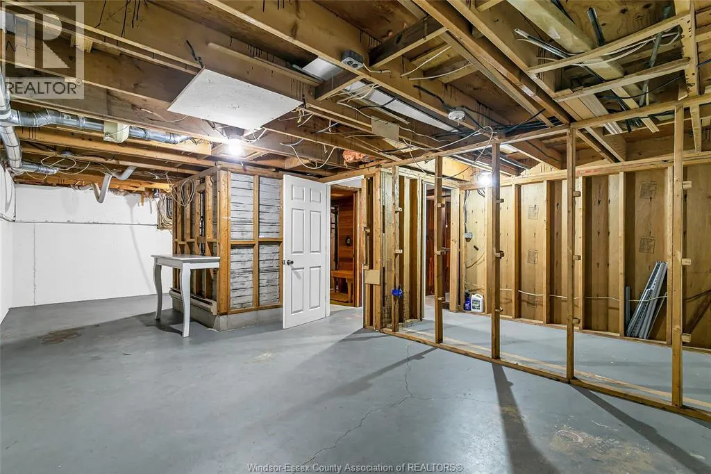 1366 BAYSWATER CRESCENT