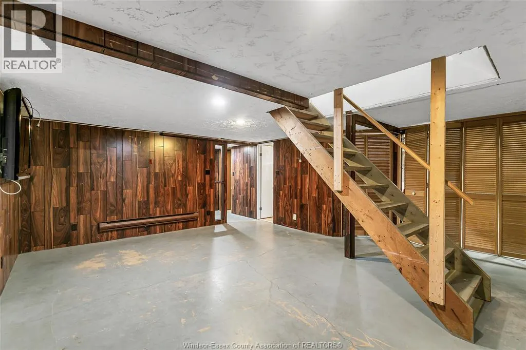1366 BAYSWATER CRESCENT