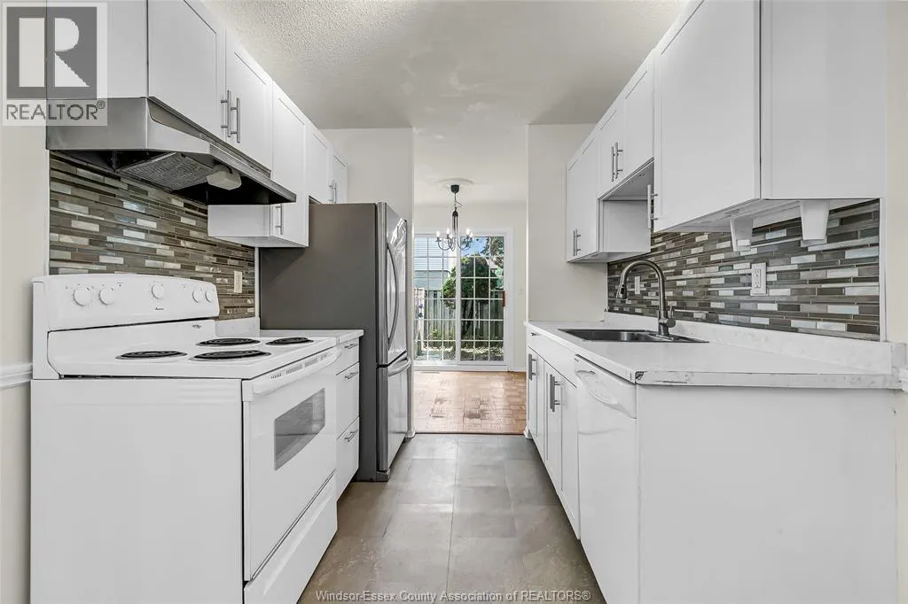 1366 BAYSWATER CRESCENT