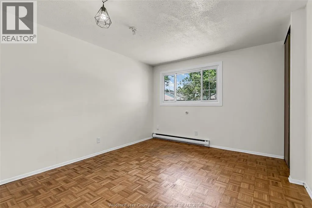 1366 BAYSWATER CRESCENT