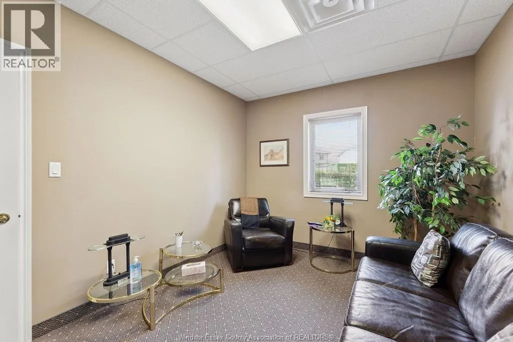 39 MAIDSTONE AVENUE East