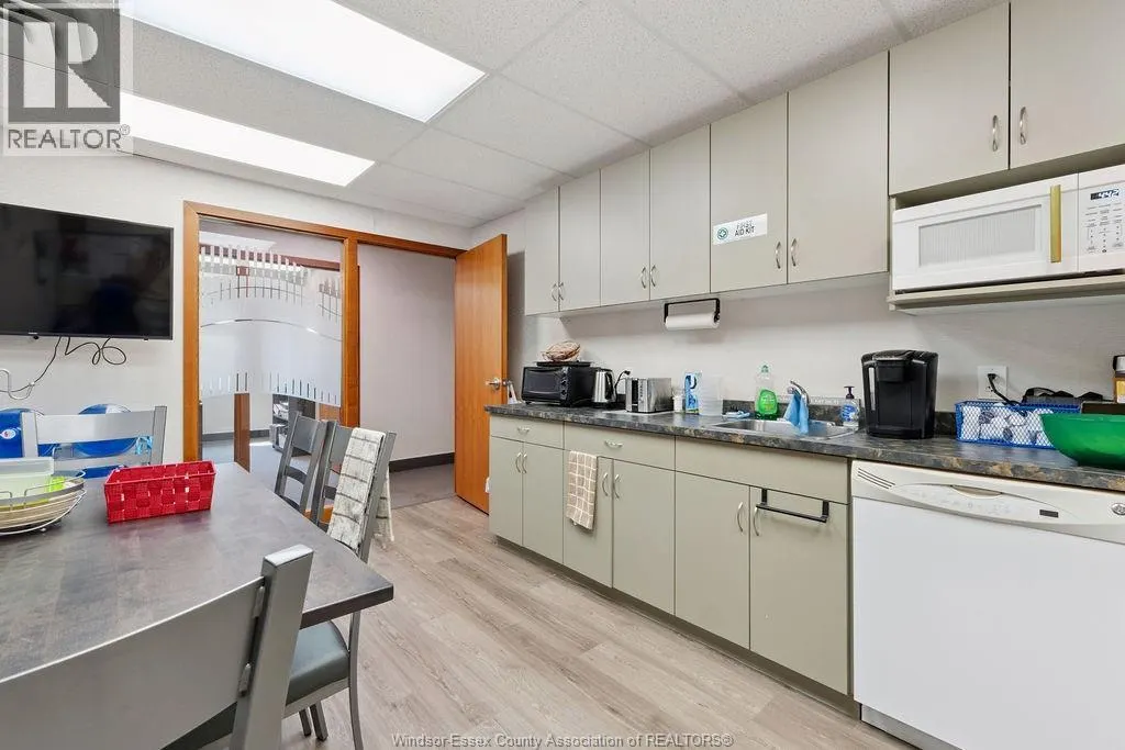 39 MAIDSTONE AVENUE East