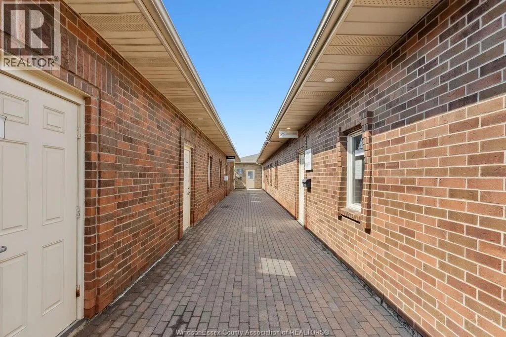39 MAIDSTONE AVENUE East