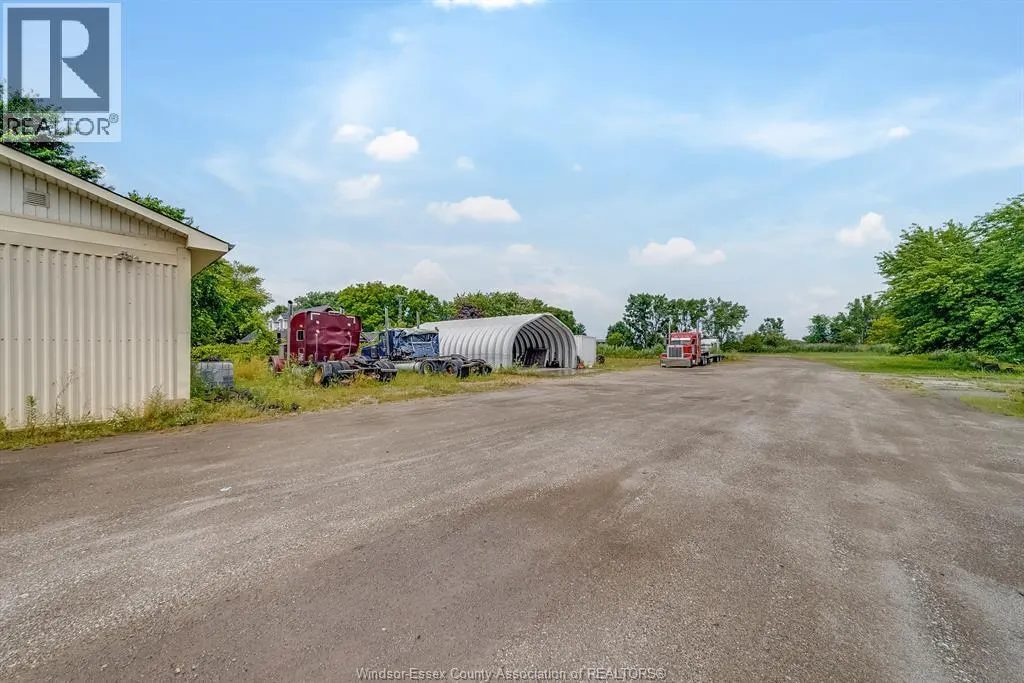 737-739 COUNTY RD 2