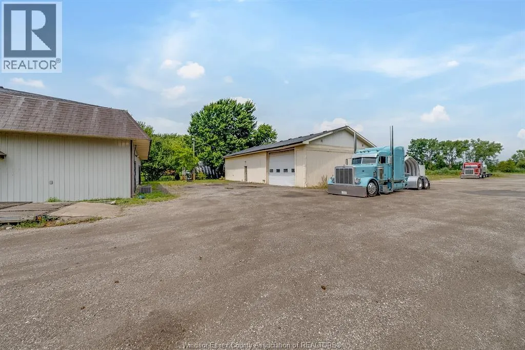 737-739 COUNTY RD 2