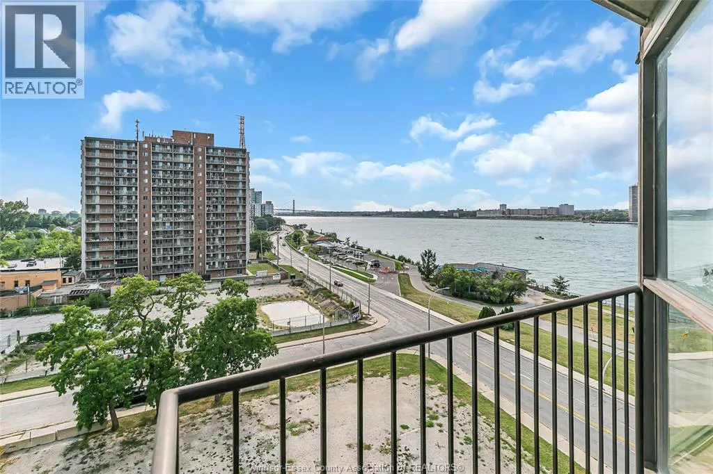 515 RIVERSIDE DRIVE W Unit# 806