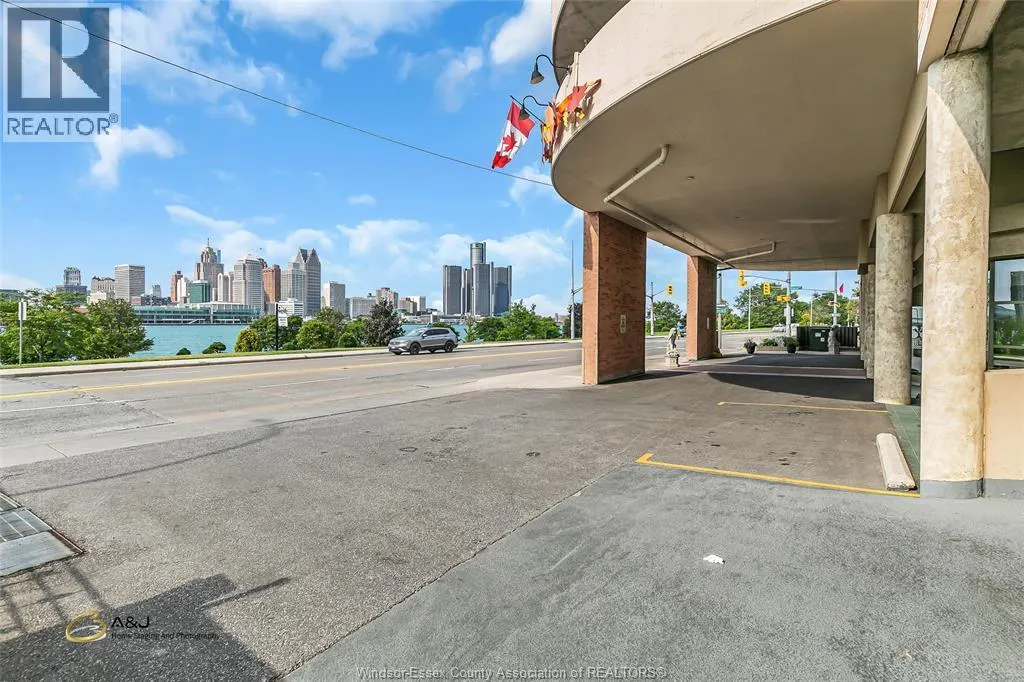 515 RIVERSIDE DRIVE W Unit# 806