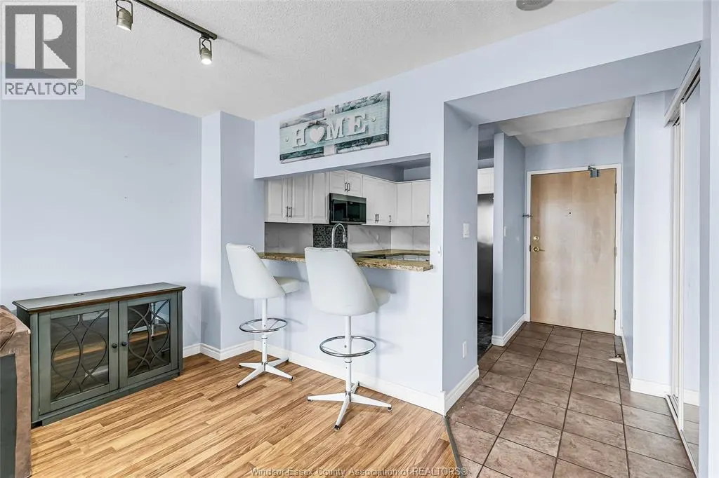 515 RIVERSIDE DRIVE W Unit# 806