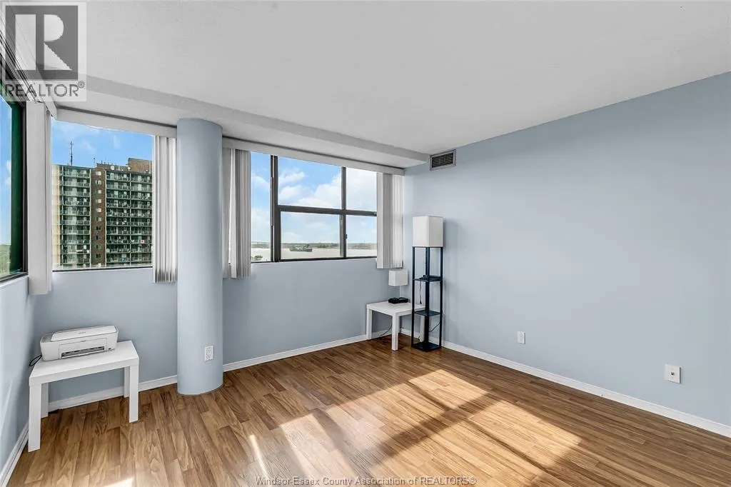 515 RIVERSIDE DRIVE W Unit# 806
