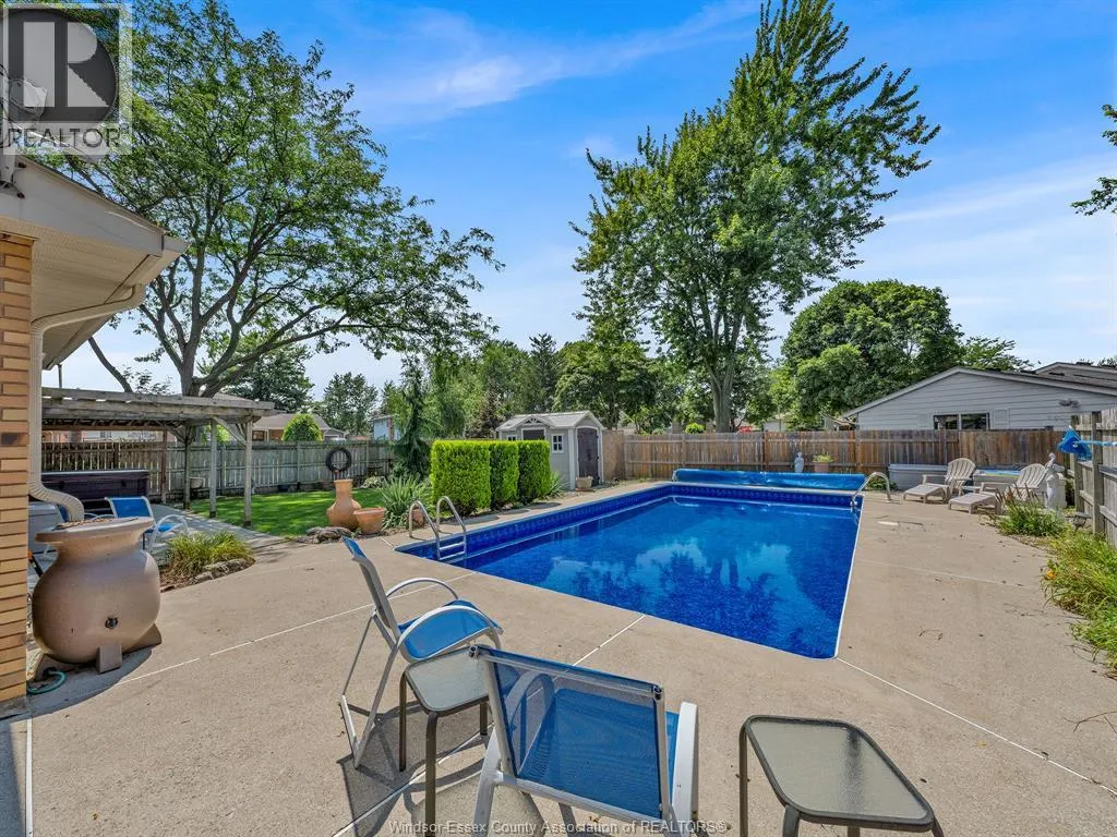 464 WALNUT DRIVE