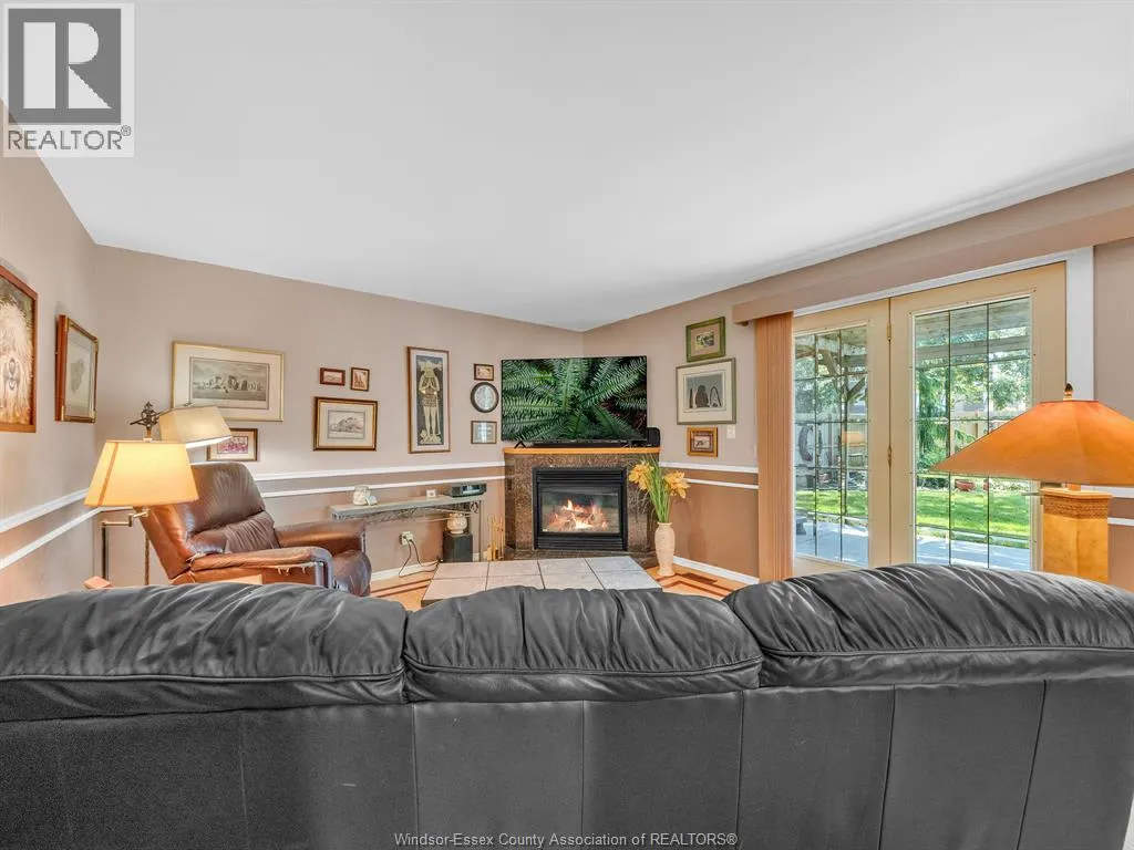 464 WALNUT DRIVE