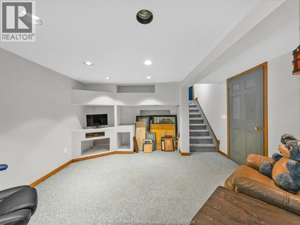 464 WALNUT DRIVE