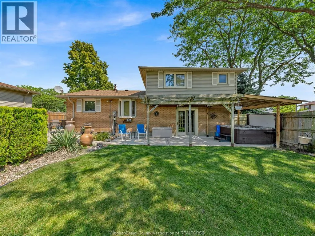 464 WALNUT DRIVE