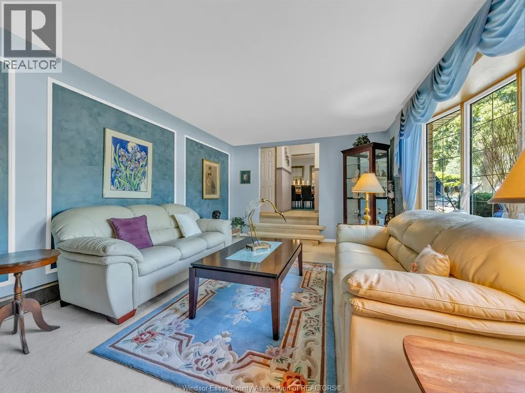 464 WALNUT DRIVE