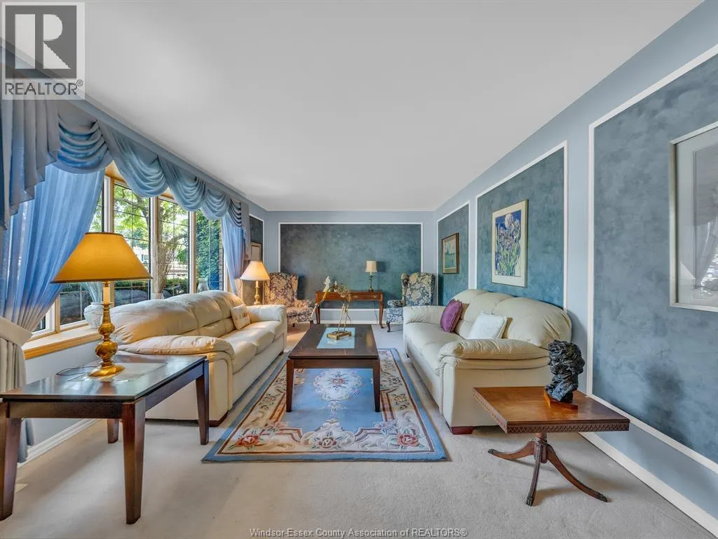 464 WALNUT DRIVE