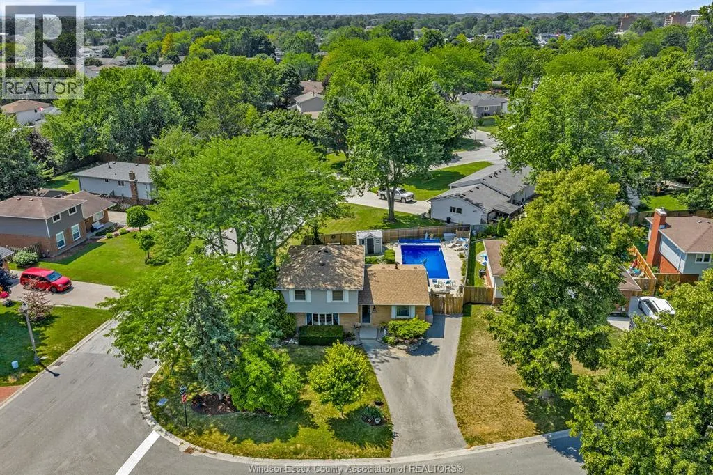 464 WALNUT DRIVE