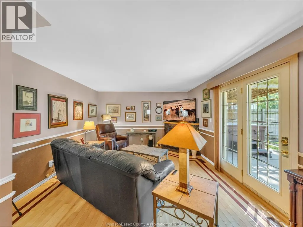 464 WALNUT DRIVE