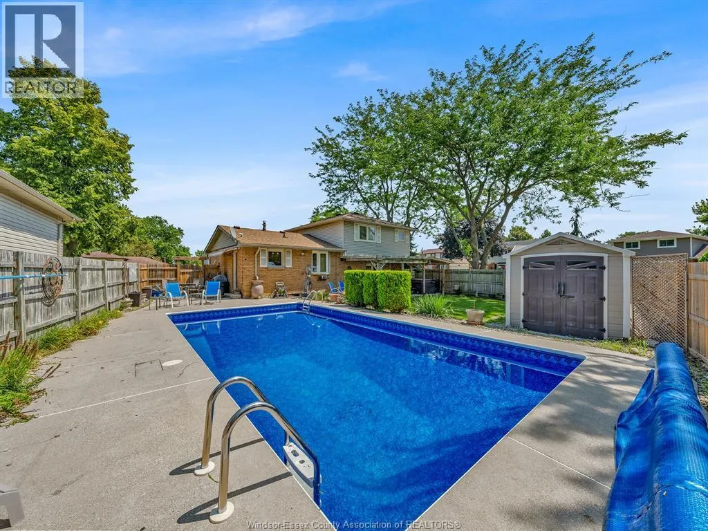 464 WALNUT DRIVE