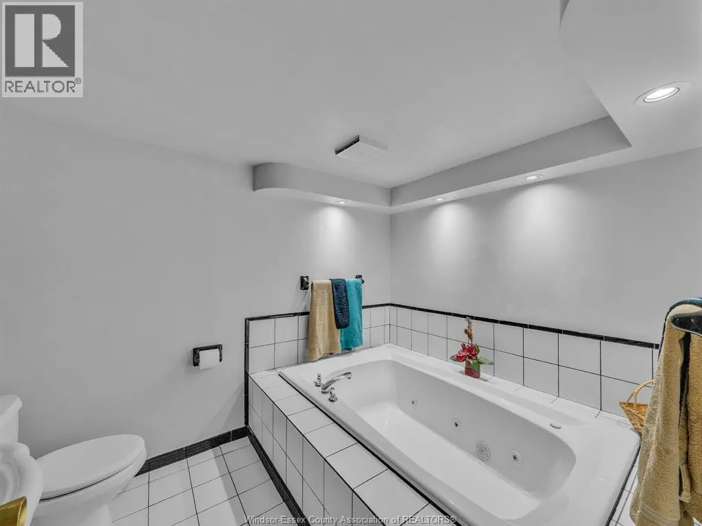 464 WALNUT DRIVE