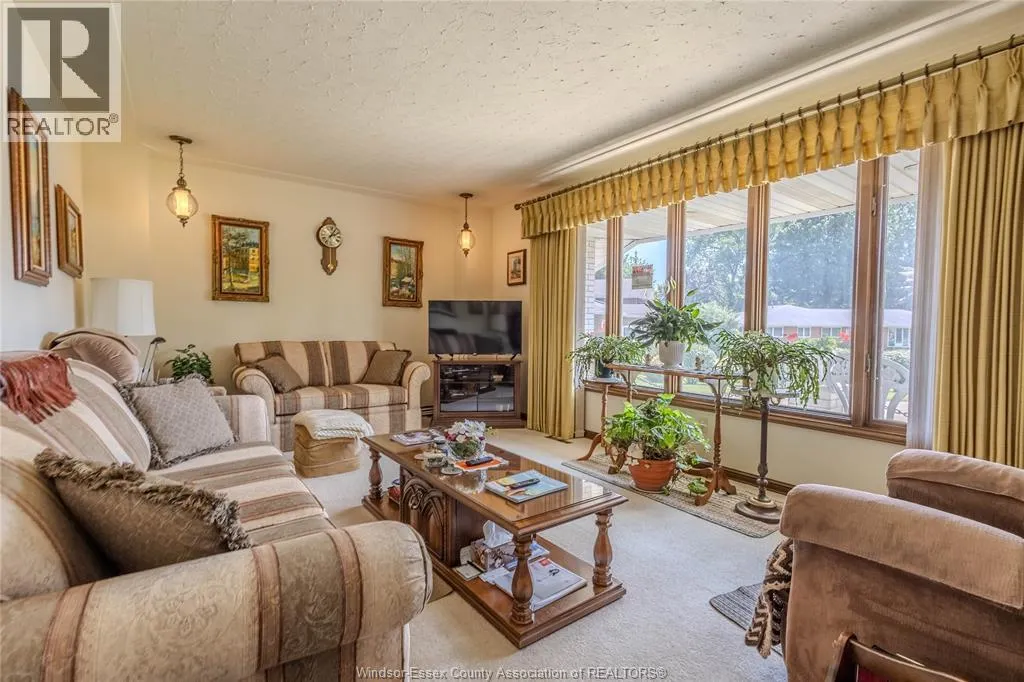 1526 Ravine Line
