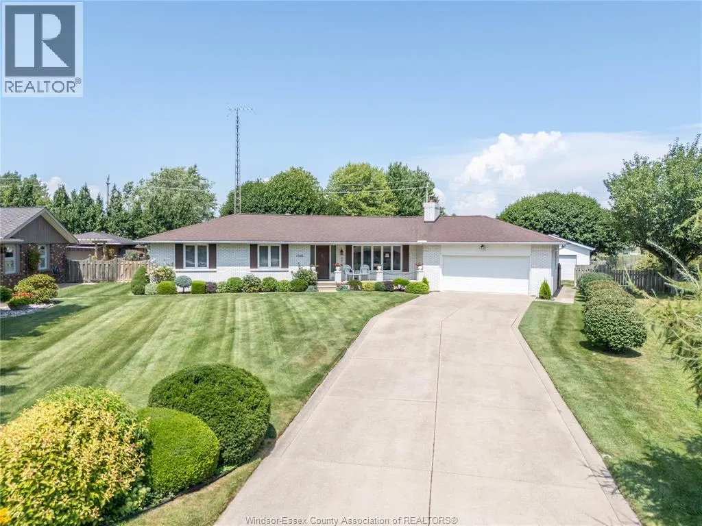 1526 Ravine Line