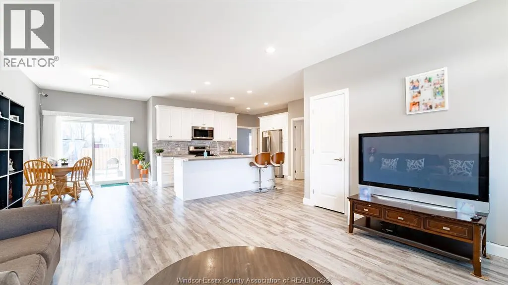 224 MOONSTONE CRESCENT