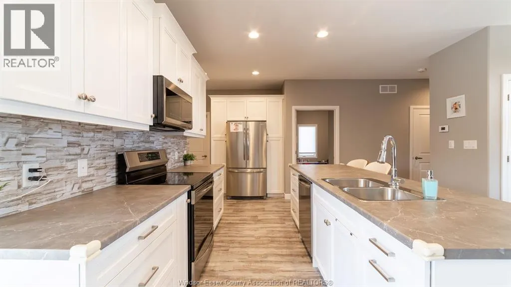 224 MOONSTONE CRESCENT